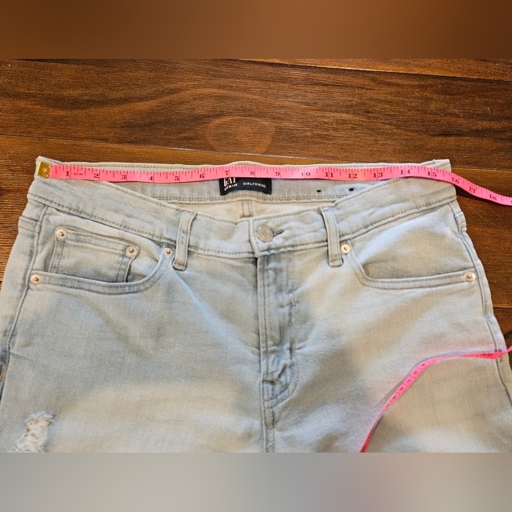 GAP WOMEN'S GIRLFRIEND MID-RISE LIGHT WASH DISTRESSED DENIM JEANS SIZE 29 - Picture 9 of 11